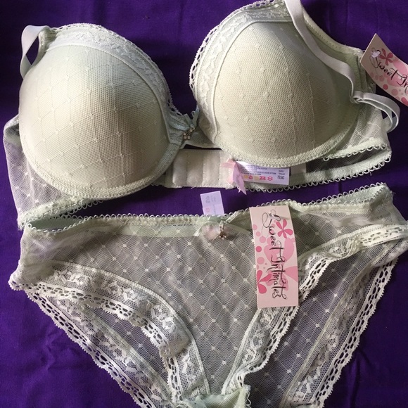 😍NWT😍Mint Green Bra & Panty set (34C & Small)❤️