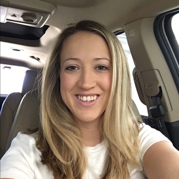 Meet your Posher, Courtney - Picture 1 of 1