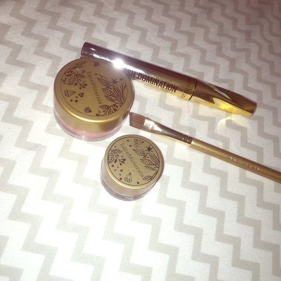 Bare Minerals