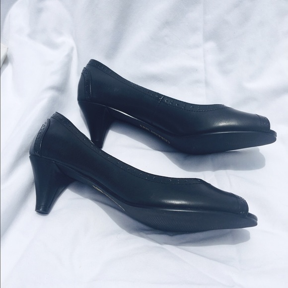 Unlisted by Kenneth Cole Peep Toe Low Heels 6.5 - Picture 3 of 3