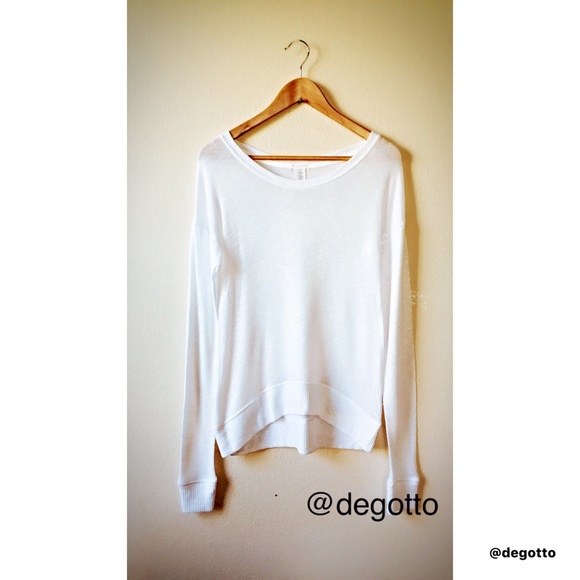 🛑 Sold in Bundle White lightweight sweater