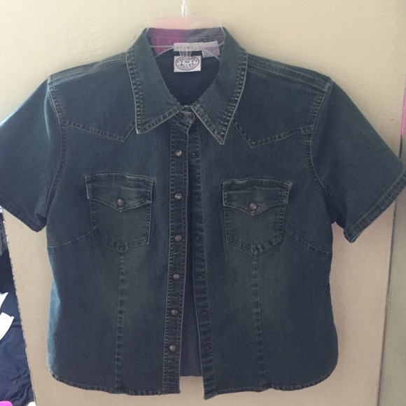Short sleeve denim shirt