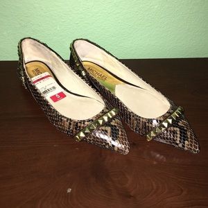 Beautiful Michael Kor flats!