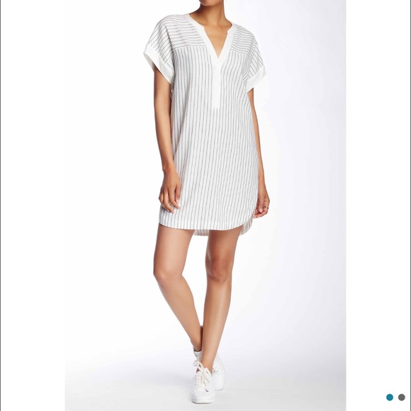 Dresses & Skirts - V-Nick Strip Shift Dress