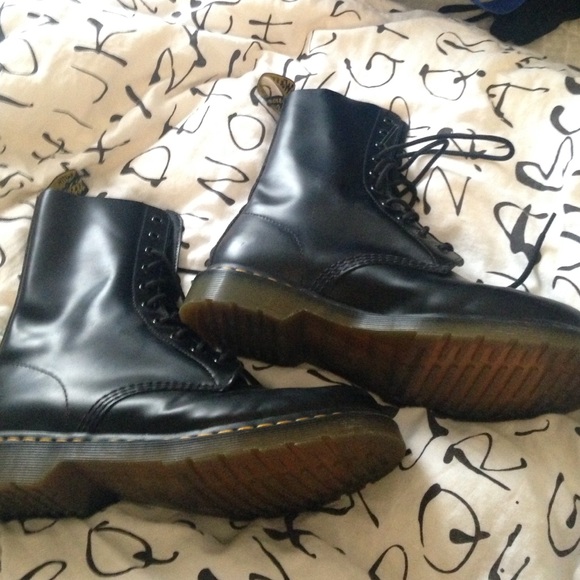 Dr. Martens women's 10. GREAT CONDITION!!