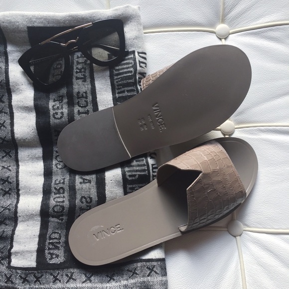 SOLD VINCE Croc-Embossed Turner Slides - Picture 4 of 4
