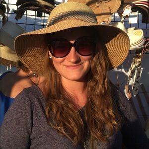 Meet your Posher, Danielle