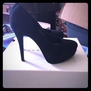 Lauren Conrad black pumps heels