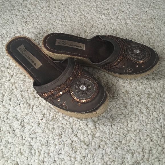 Beaded slip on wedges