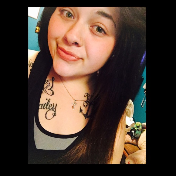 Meet your Posher, Ariel - Picture 1 of 1