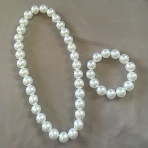 Necklace and bracelet set