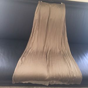 Max Azria gorgeous silky flowing skirt
