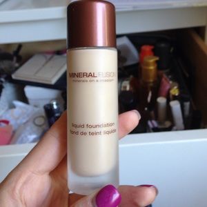 mineral fusion liquid foundation