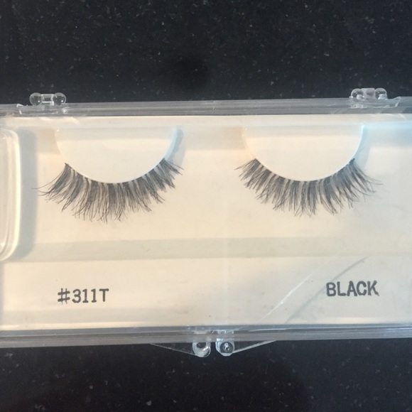 ✨NEW✨ assortment of lashes - Picture 3 of 4
