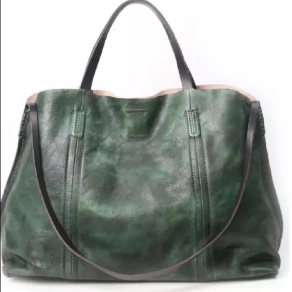 OLD TREND GREEN BAG WITH REMOVABLE COMPARTMENTS.