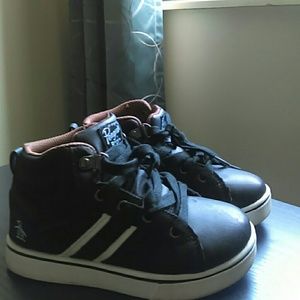 Boys shoes