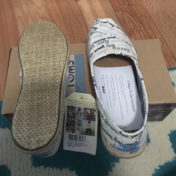 Love your Dreams Toms