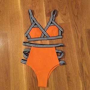 Orange high waisted bathingsuit