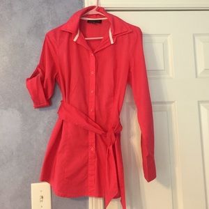 💖A roll-sleeve hot pink button-down top💖