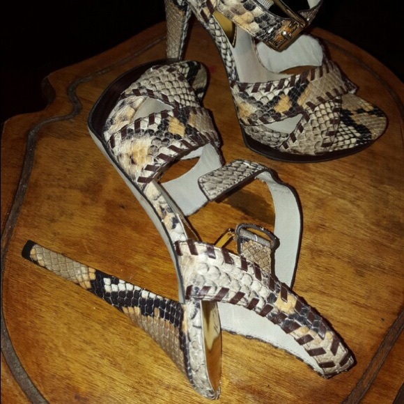 Shoes - Picture 3 of 4