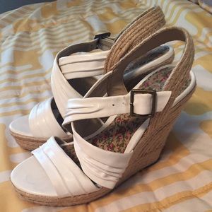 White Wedges