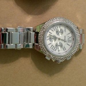 New silver diamond style women's watch
