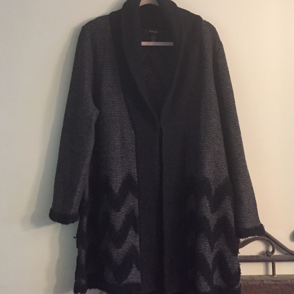 Style and company black and gray sweater