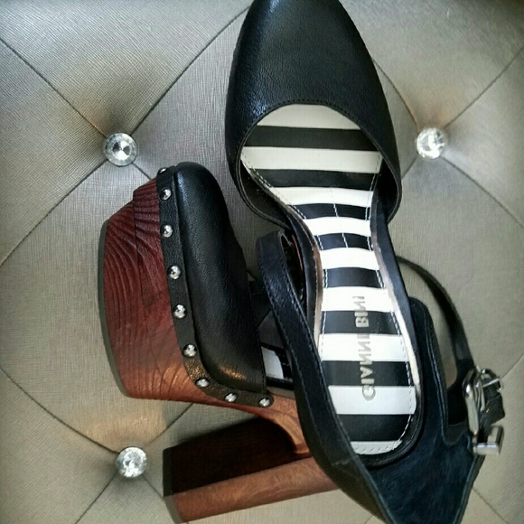 Shoes - Picture 4 of 4