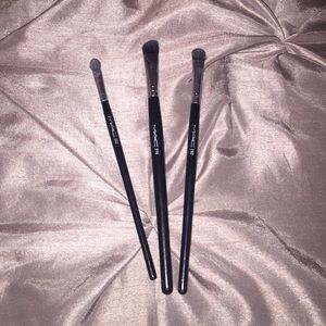 MAC Brushes + FREE MAKEUP BAG