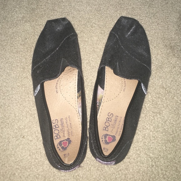 Sparkly black bobs
