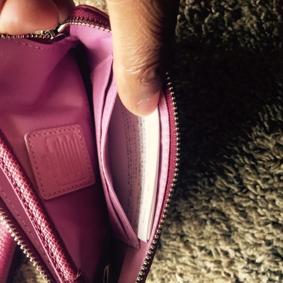 🎉SOLD🎉 Coach crossbody and wristlet - Picture 2 of 4
