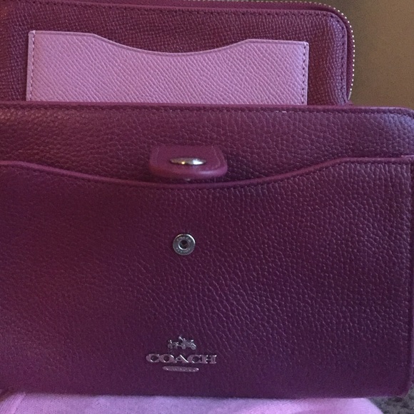🎉SOLD🎉 Coach crossbody and wristlet - Picture 3 of 4