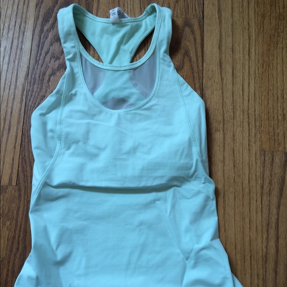 Lulu Lemon tank