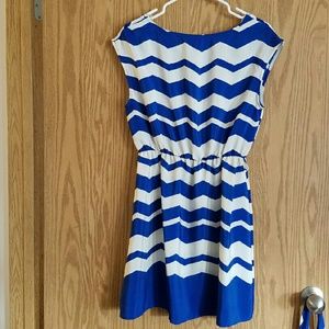 eunishop Dresses - Blue & White Chevron Dress with Belt sz L eunishop Dresses - Blue & White Chevron Dress with Belt sz L