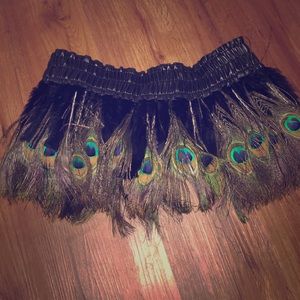 Skirt with peacock feathers and clasp closure