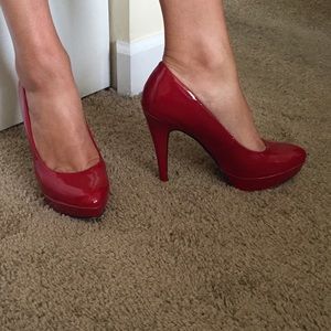 Steve Madden Red patent pumps
