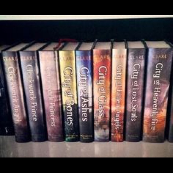 ‼️SEARCHING FOR‼️ Mortal Instruments Series - Picture 1 of 4