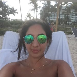 Meet your Posher, Sanam