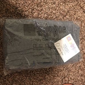 Lularoe OS heat here's grey ! Brand new