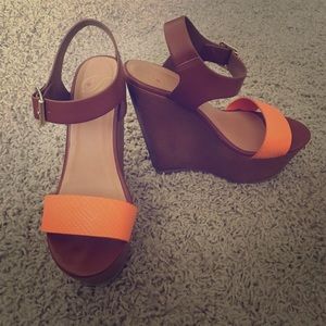 Platform Wedges size 5!