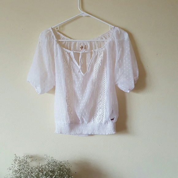✨Hollister stylish white top