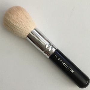 Short Handled Face Blending Brush