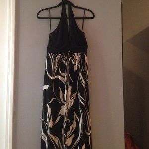 Maxi halter dress in black and beige