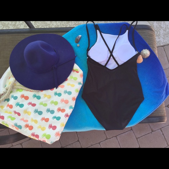 Black and White Patterned One Piece Swim Suit🌊🐠 - Picture 3 of 4