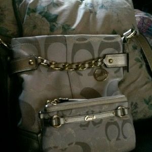 AUTHENTIC COACH SIGNATURE BAG WITH MATCHING WRISTL