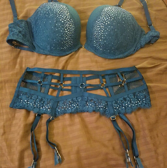 Bra and Garter set