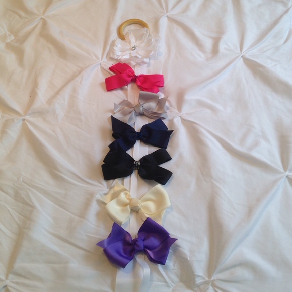Assortment of bows