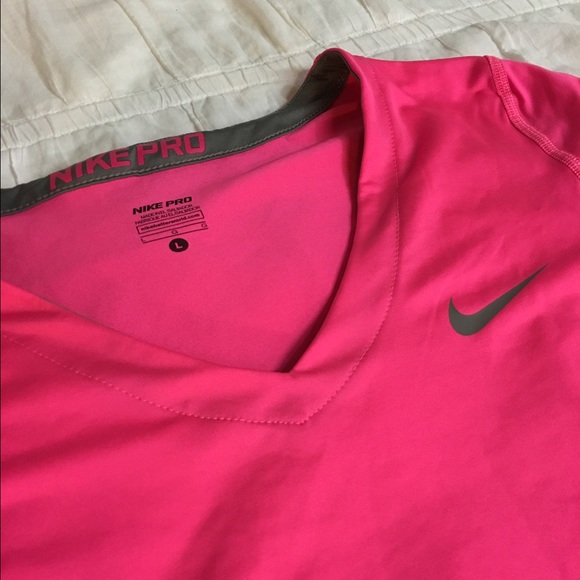 NIKE PRO V-NECK