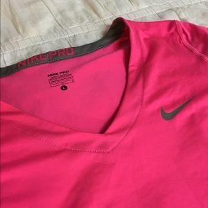 NIKE PRO V-NECK