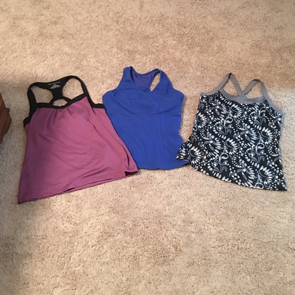 Workout top lot XL set of 3 w built in bras